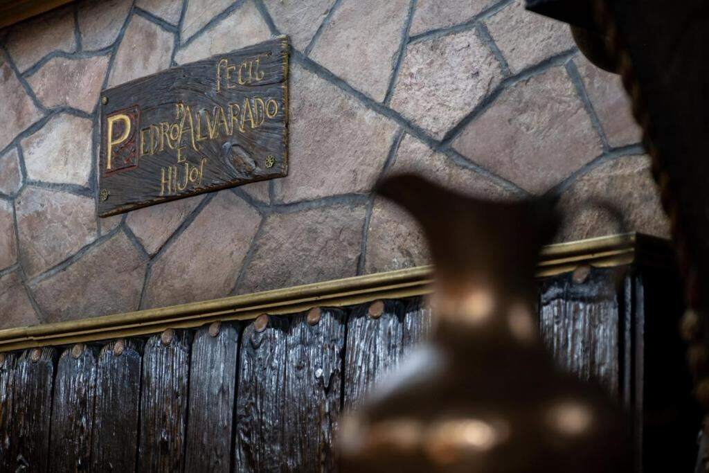 Historic welcome detail at Restaurante Felipe II