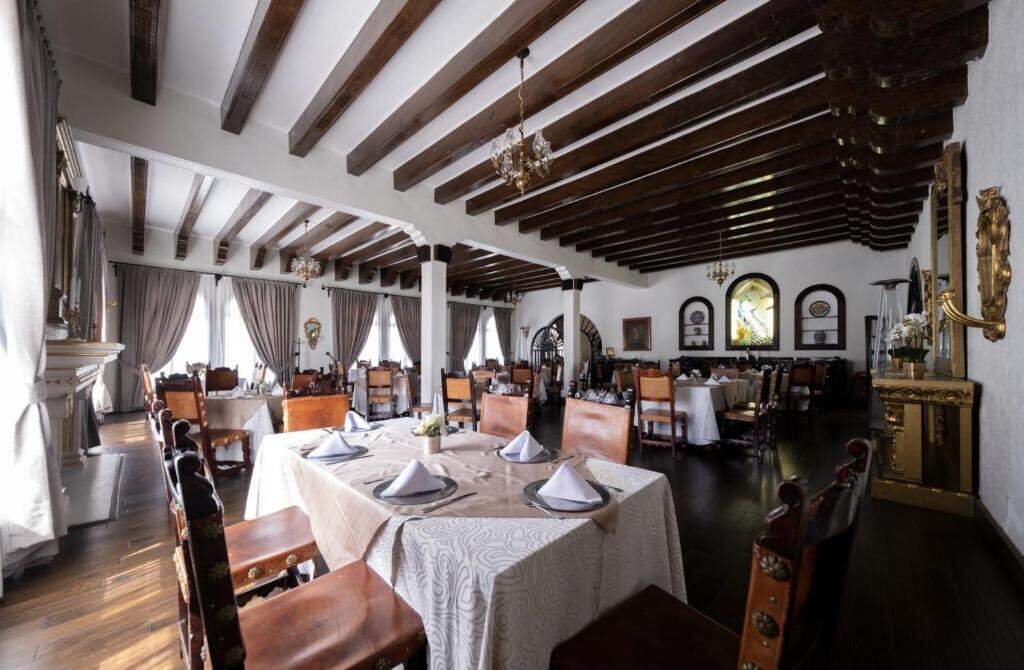 Elegant dining room at Restaurante Felipe II